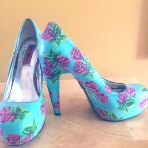 Betsey Johnson Diskko Tin Can Rose Pumps